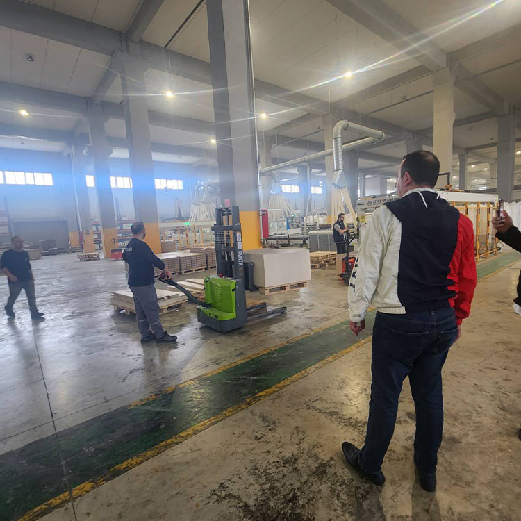 RUNTX Forklift Dealer in Türkiye Conducts On-Site Inspection to Assess Forklift Usage