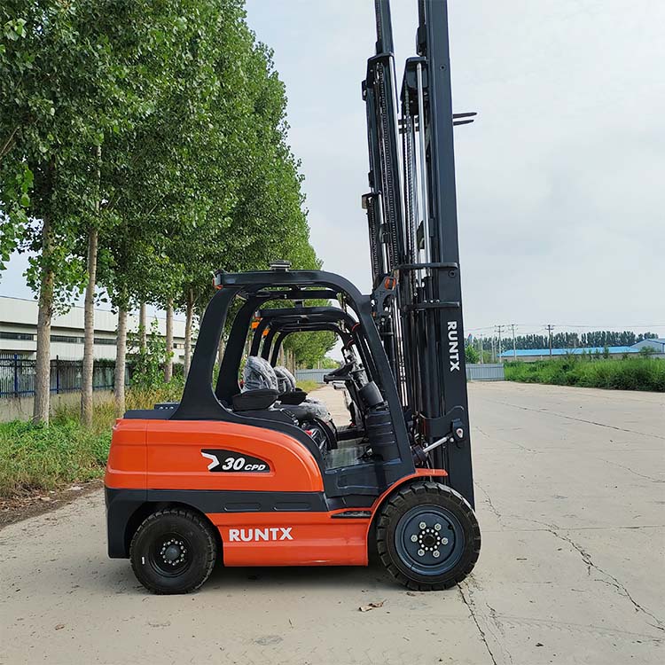 Runtx Machinery successfully delivered a new model of electric forklift in South Africa